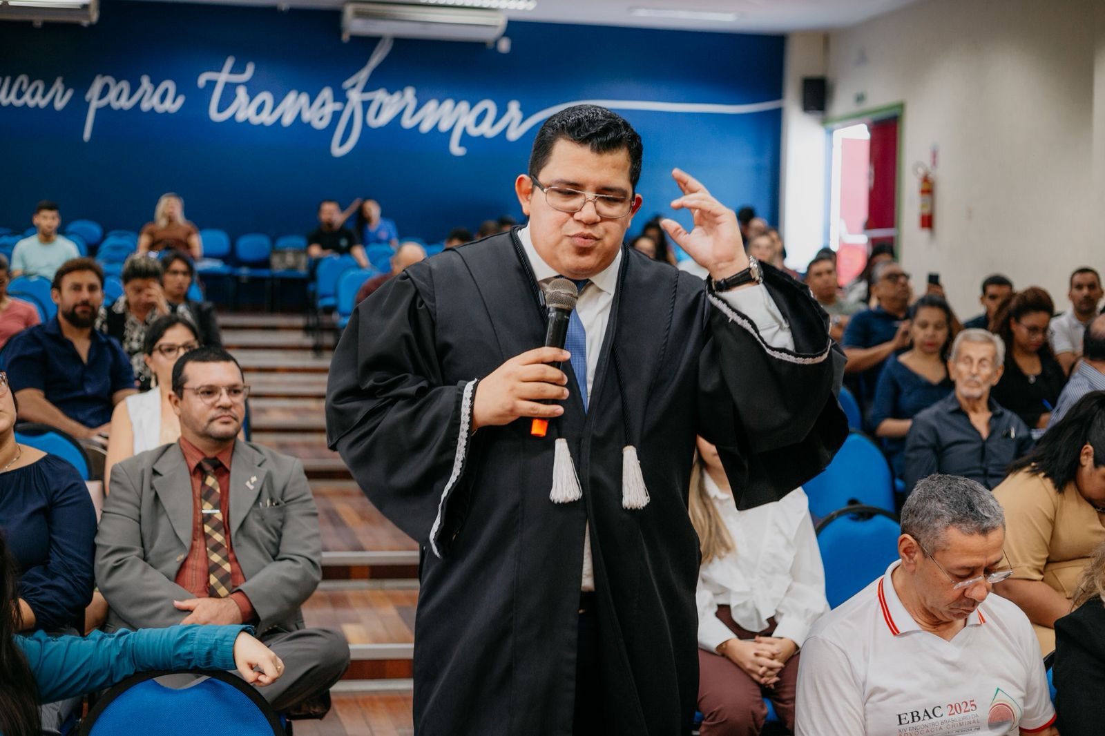 Dr. Carlos Vila Real em auditório lotado